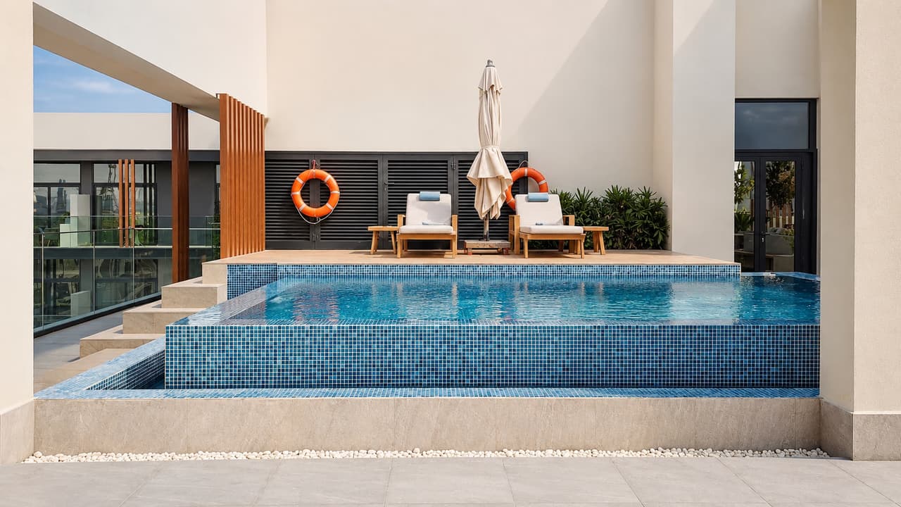 Roof top pool